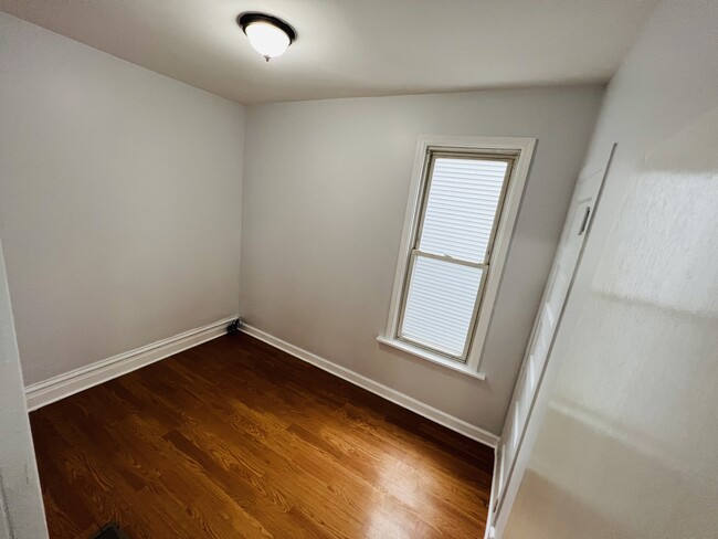 1st bedroom - 4022 N Drake Ave