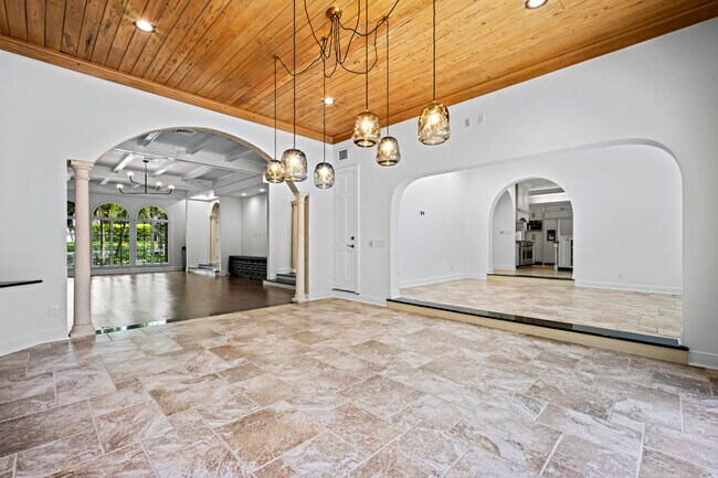 Building Photo - 1238 Vista Del Mar Dr N