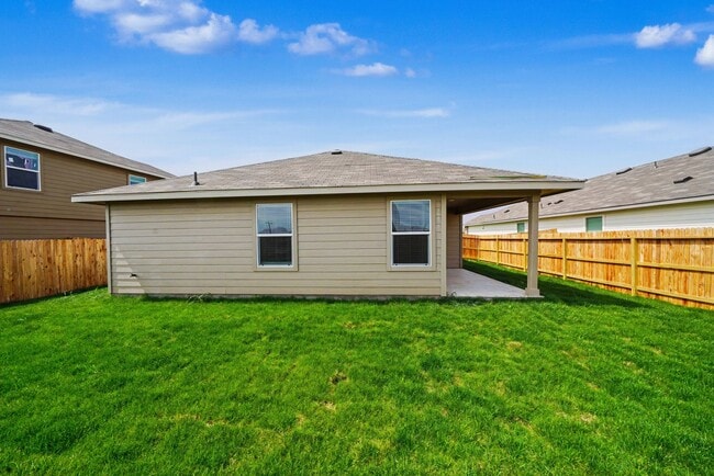 Building Photo - Like-New Cibolo Home with Flexible Living Space - Realtor Commission: $500