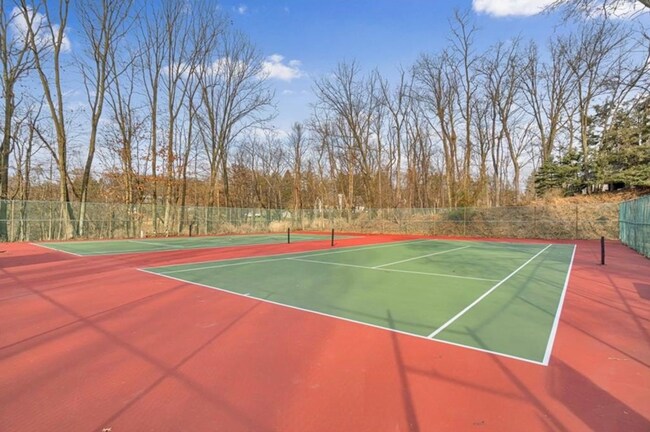 Building Photo - Sewickley Heights - Gorgeous Townhouse - 3...