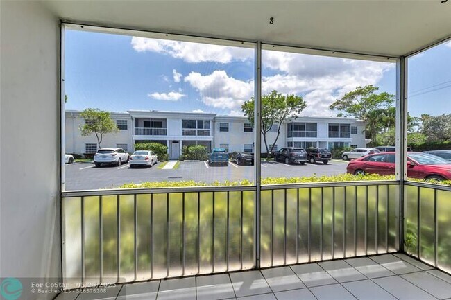 Building Photo - 6319 Bay Club Dr