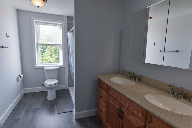 Building Photo - Spacious 3 Bedroom on Harris