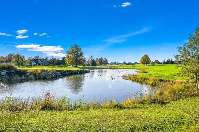 Building Photo - Beautiful Condo in Lynden