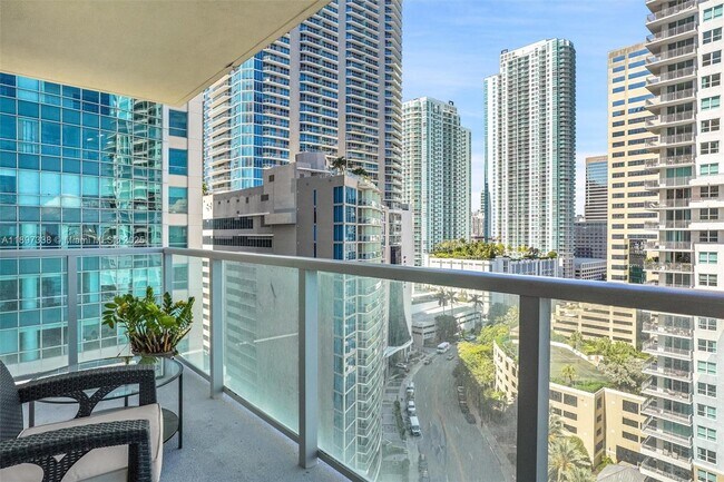 Building Photo - 1155 Brickell Bay Dr