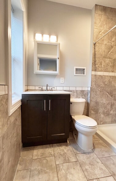 Building Photo - 157 E Duval St