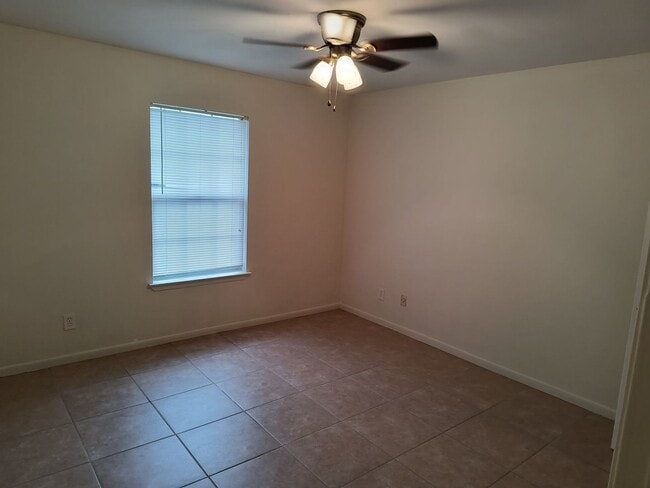 Building Photo - 3395 GreenBriar Triplex