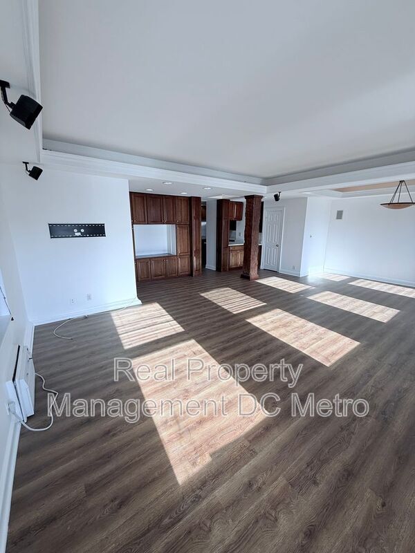 Building Photo - 1316 New Hampshire Ave NW