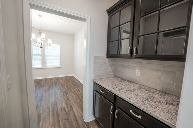 Building Photo - 3556 Castleoak Dr