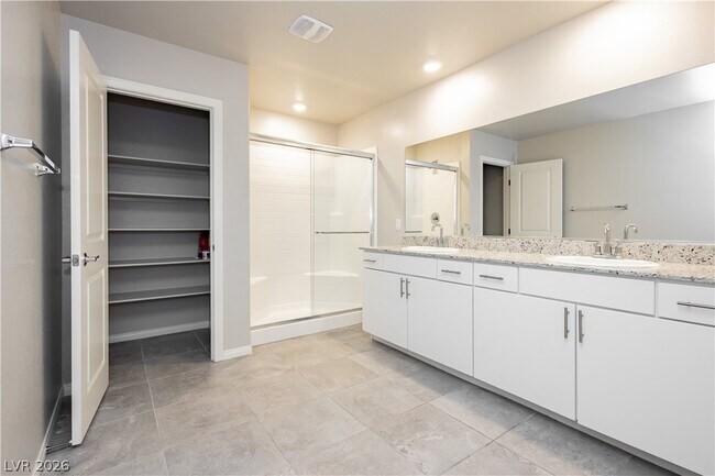 Building Photo - 5340 Maroon Guava St