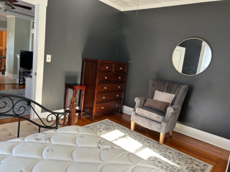 Building Photo - 23 Bedlow Ave