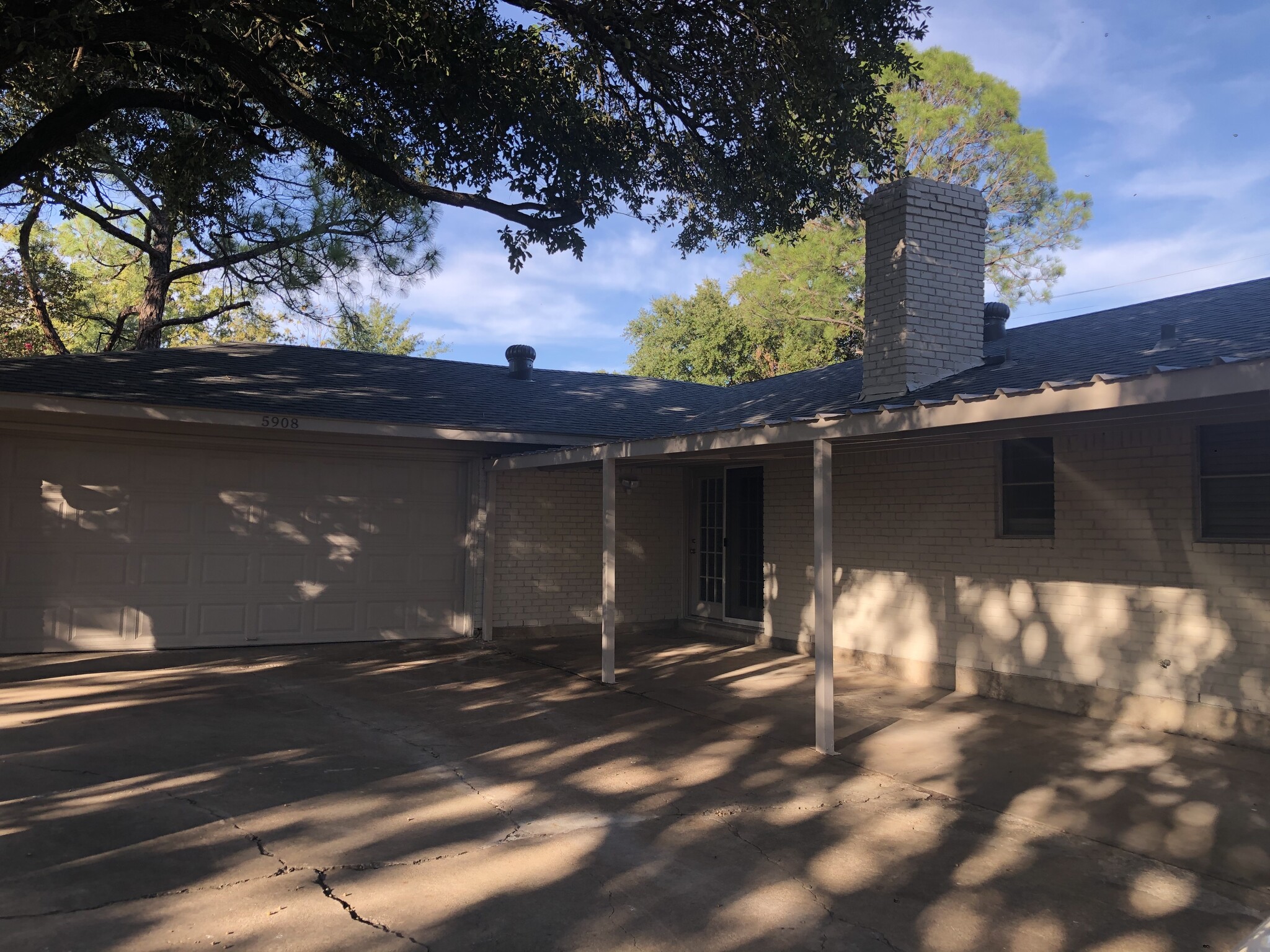 Building Photo - 5908 Stonewall St