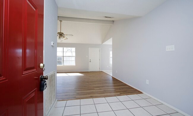 Building Photo - 14239 Montaigne Dr