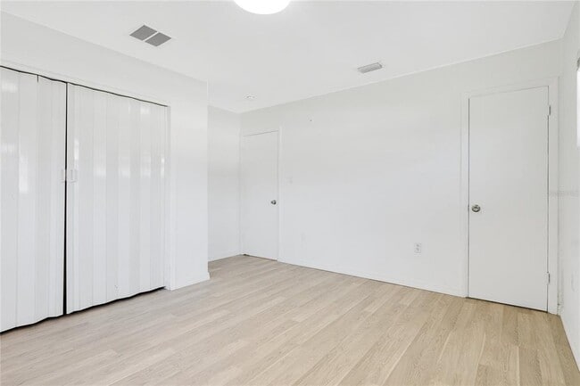Building Photo - 813 Agnes Dr