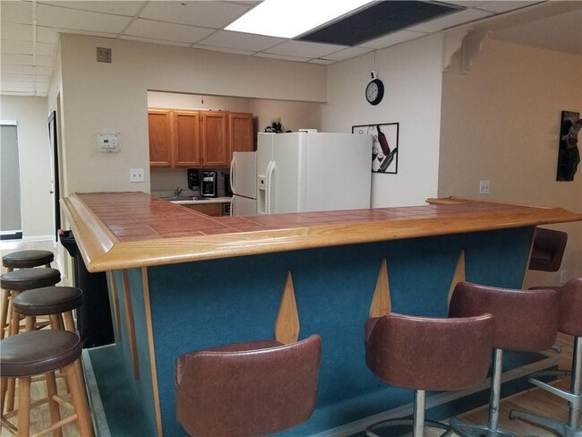 Building Photo - 430 Commodore Dr