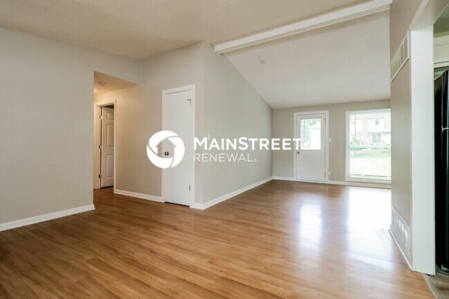 Building Photo - 4 Bedroom Pet-Friendly Home in OVERLAND PARK, KS with Main Street Renewal