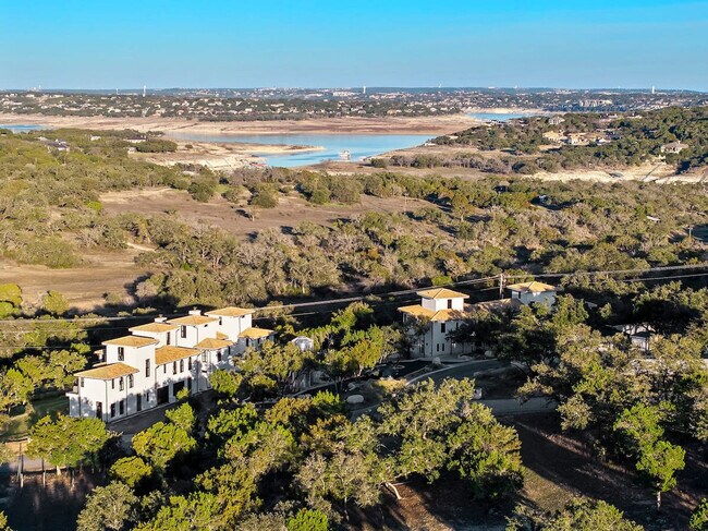 Building Photo - 2701 Bumble Bee Dr