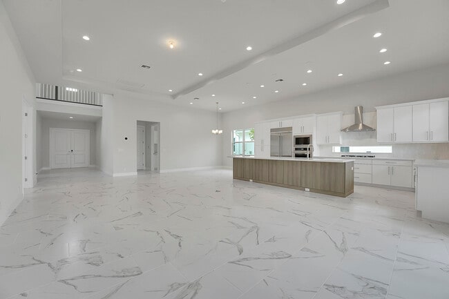 Building Photo - 9341 Crestview Cir