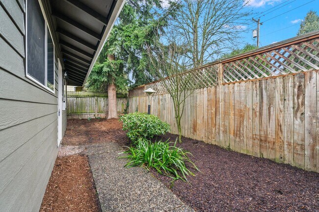 Building Photo - 1912-1914 SE Tacoma St.