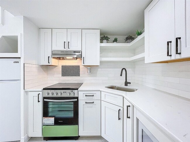 Building Photo - 1600 Pasadena Dr