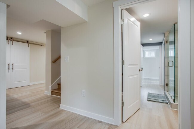 Building Photo - 2929 Emery Dr