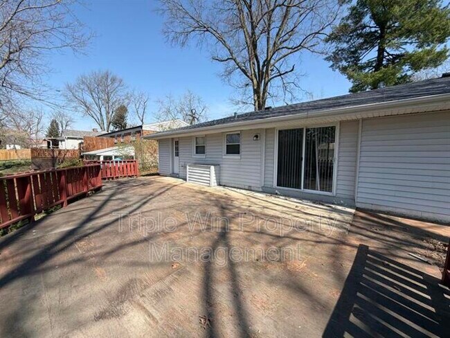 Building Photo - 404 Fee Fee Hills Dr