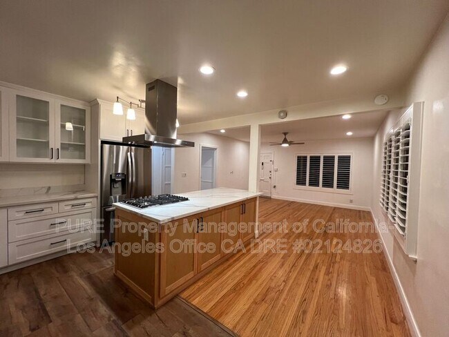 Building Photo - 1910 W 94th Pl