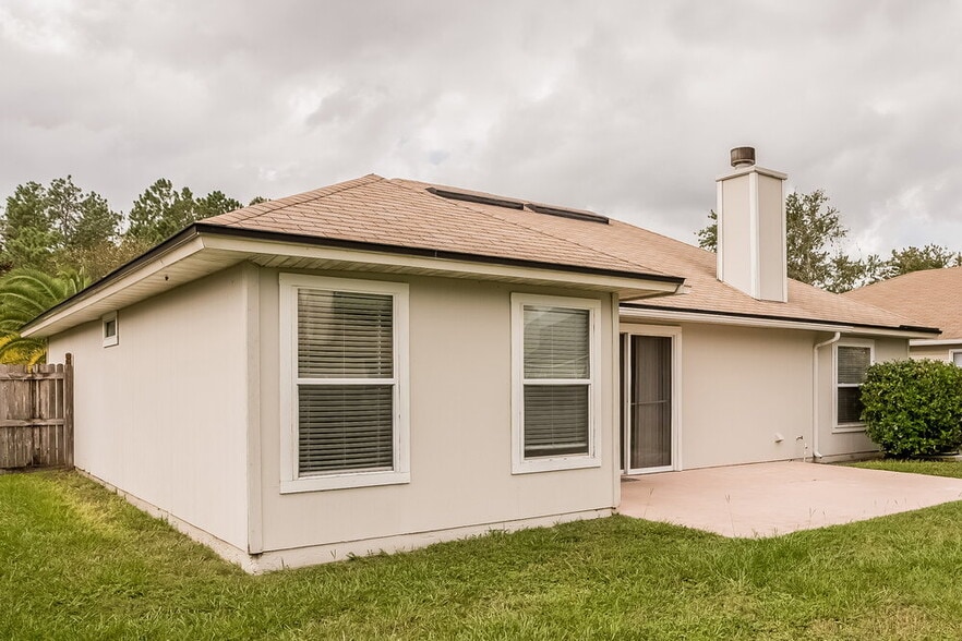 Building Photo - 8137 Leafcrest Dr