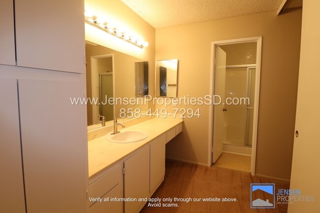 Building Photo - CHARMING 2BR/2BA CONDO W/ GARAGE