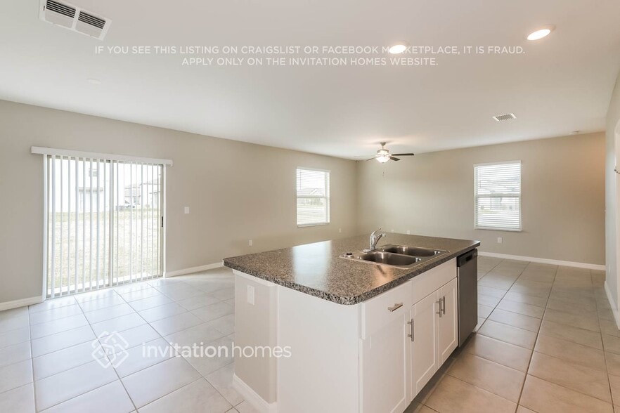 Building Photo - 15517 Miller Creek Dr