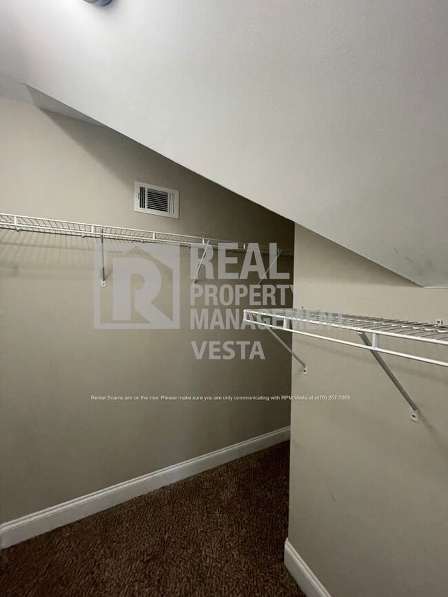 Building Photo - 904 Rainbow Springs Rd