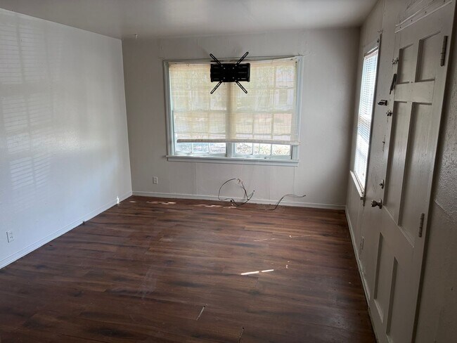 Building Photo - 2726 Lakehurst Ave