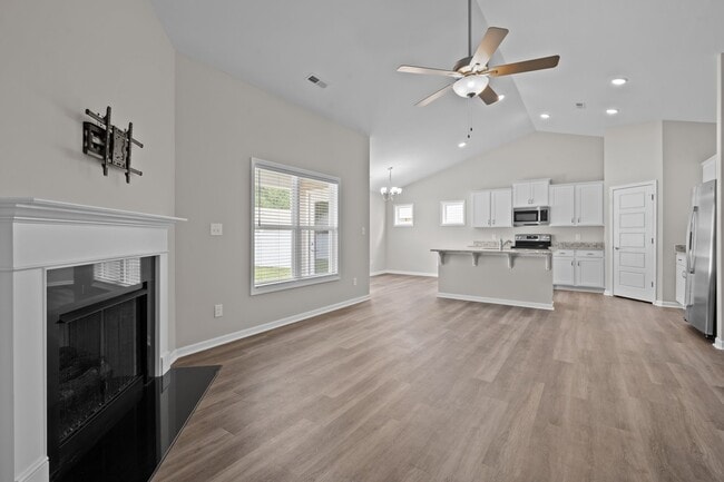 Building Photo - 118 Station Yard Rd