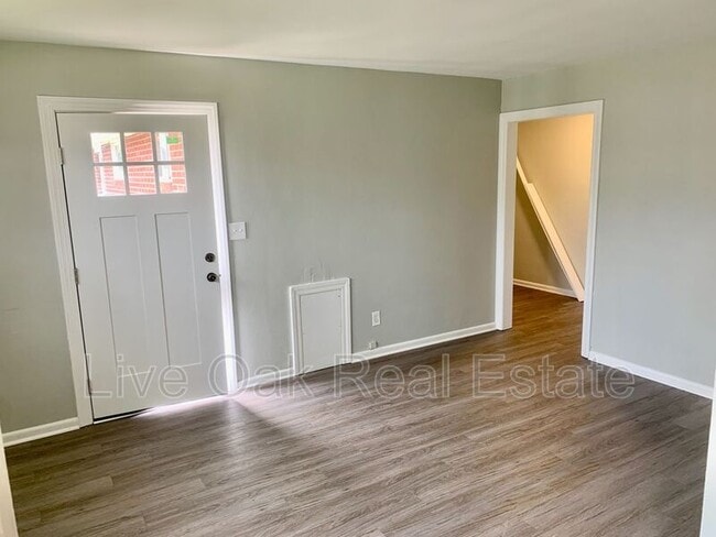 Building Photo - 314 Woodview Ave