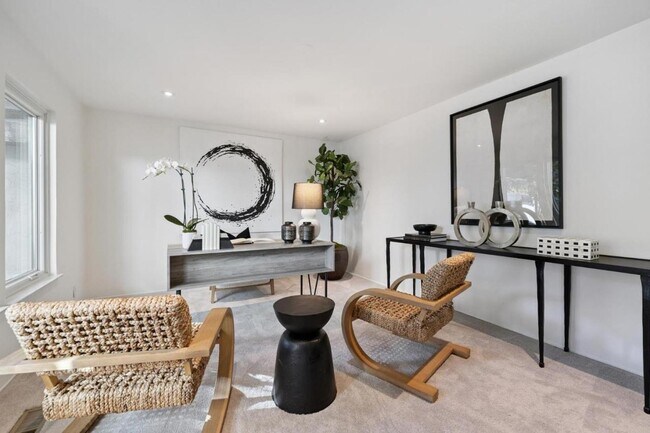 Building Photo - 6 Friars Ln