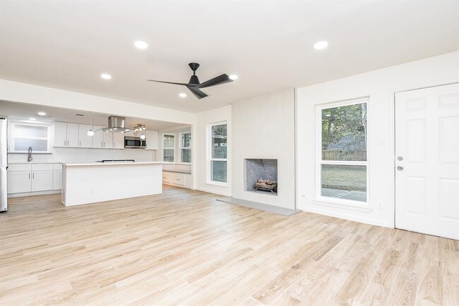 Building Photo - 1010 Woodchurch Ln