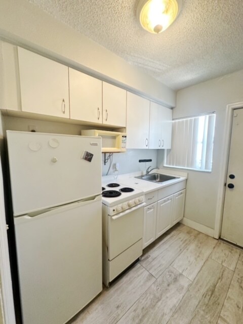 Building Photo - 9248 Collins Ave