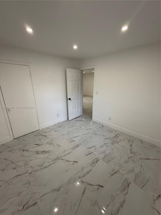 Building Photo - 505 N 24th Ave