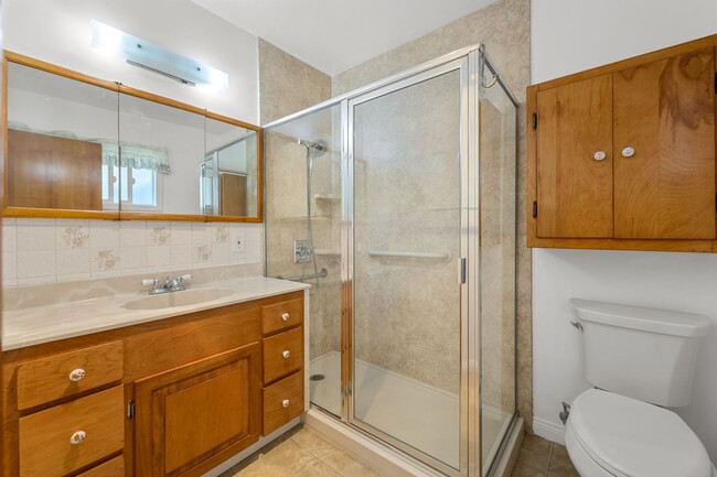 Building Photo - Charming 3 Bedroom 2 Bathroom Home in La M...