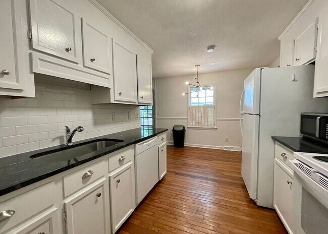 Building Photo - Available 8/1. Great 4 BR Home with Detach...