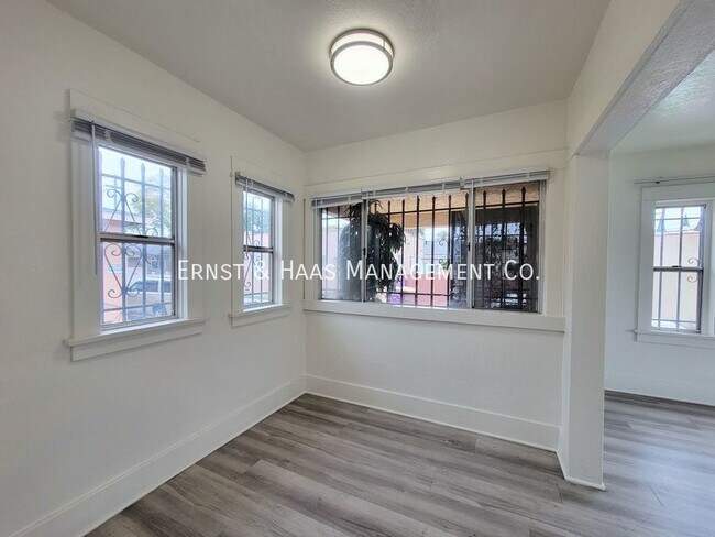 Building Photo - Charming 1+ Bedroom California Bungalow home!