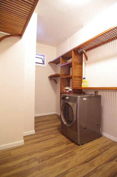 Walk-in closet with Washer/Drier - 418 N Main St