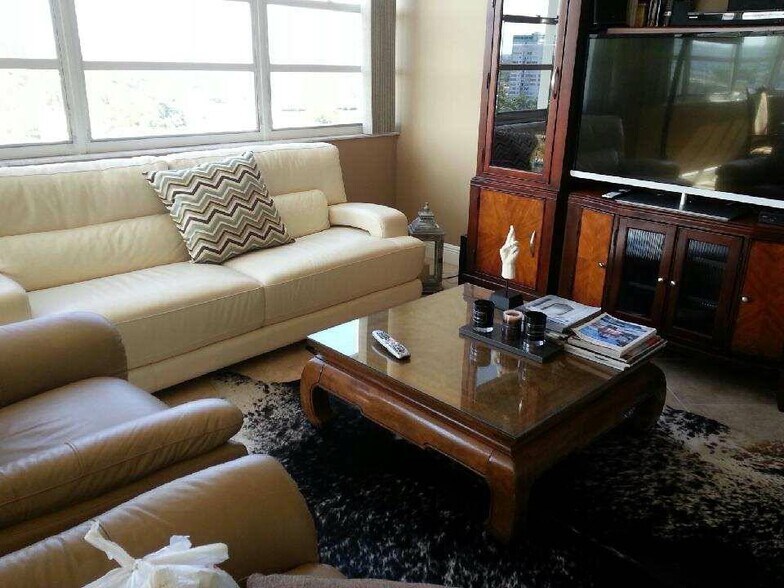 Building Photo - 11930 N Bayshore Dr