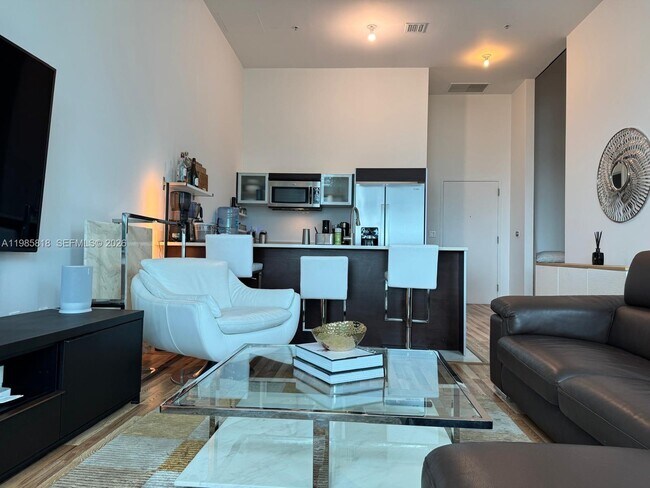 Building Photo - 1900 N Bayshore Dr