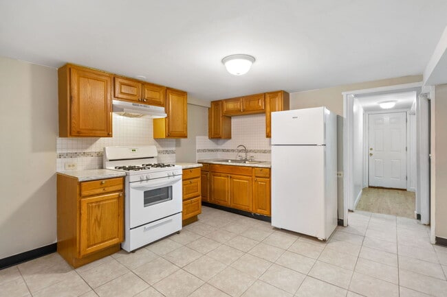 Building Photo - 5714 N Christiana Ave