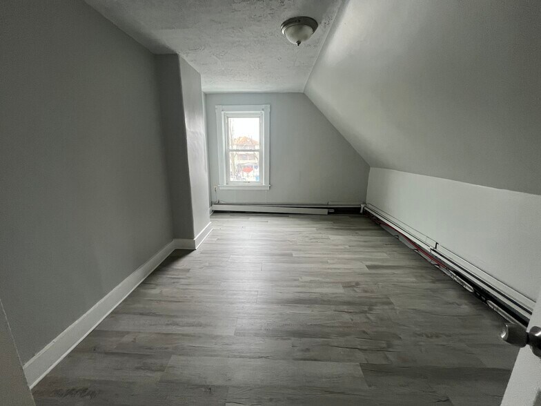 Building Photo - 17 Winfield St