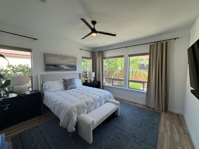 Building Photo - 120 E Iloca Ln