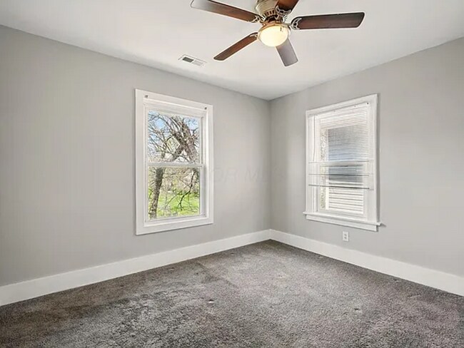 Building Photo - 833 Lilley Ave