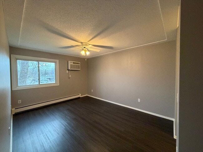 Building Photo - Freshly Updated, Stylish 2 bed 2 bath Condo in Bloomington Includes 2 Heated Parking Spaces!