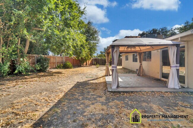 Building Photo - Remodeled 4-Bedroom Retreat with Large Backyard