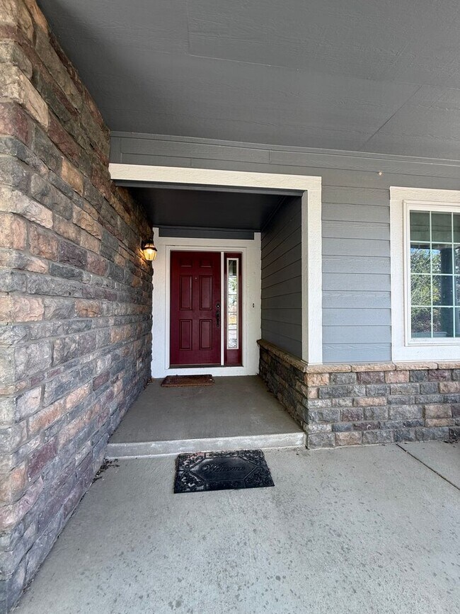 Building Photo - Your Colorado Oasis Awaits! 4 Bed, 3.5 Bath Home with Modern Amenities next to open space